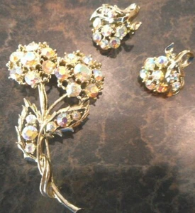 Vintage Costume Jewelry set Clip on Earrings and Pin Set Flowers Rhinestones - Picture 1 of 8
