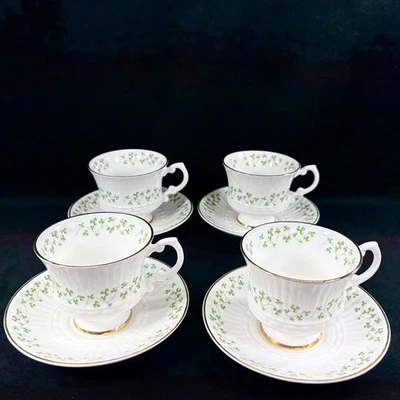 Tazas de té y platillos con patas de trébol Royal Tara acanalados borde dorado acanalado Foto 1 de 4