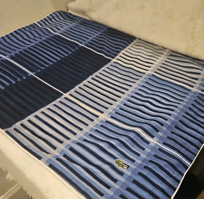 Juego de almohada estándar Lacoste 20x25 azul marino a rayas algodón cocodrilo  Foto 1 de 4