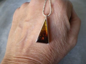 Baltic Ombre Amber triangle necklace, 22 x 21 mm, 8.96 grams 925 Sterling Silver - Picture 1 of 13