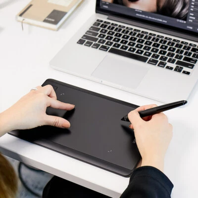 Tableta de dibujo gráfico digital pequeña Wacom Intuos Pro, restaurada certificada Foto 1 de 4