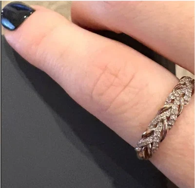 Alianza de boda de oro rosa de 10 quilates con diamantes blancos cultivados en laboratorio Foto 1 de 4