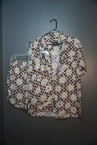 Conjunto de Camisa Pantalones Cortos Floral A Cuadros Beige Para Hombre Talla Mediana - Imagen 1 de 9