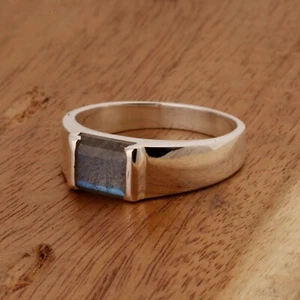 Anillo rectangular de labradorita corte esmeralda para hombre, anillo de piedra de nacimiento, anillo de plata 925 - Imagen 1 de 8