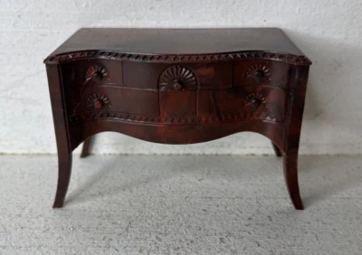 Mesa auxiliar tocador de renovación para casa de muñecas marrón con cajón de 3" de largo Foto 1 de 3