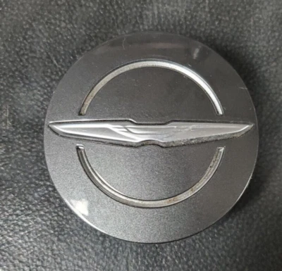 2015-2018 CHRYSLER 300, PACIFICA OEM CENTER CAP SILVER 6ES82TRMAA - Image 1 of 2