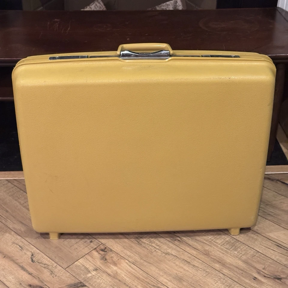 Vintage LARGE SAMSONITE SATURN Hard Shell SUITCASE  1960s-70'S W/ Key! 25x20x7 - Image 1 of 4