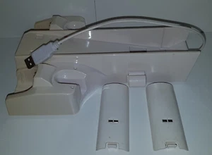 Wii Ständer Weiß mit Laderstation für Nintendo Wii Controller - Bild 1 von 6