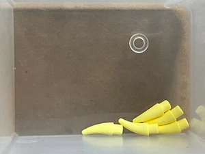 LEGO Parts - Bright Light Yellow Barb Claw Horn Small - No 53451 - QTY 5 - Picture 1 of 1