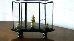 ANTIQUE CHINESE BRASS QUAN-YIN STATUE WITH BALANCE WEIGHTS IN GLASS CASE - Picture 1 of 10