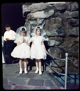 First Holy Communion two girls - 1962 Stereo Realist slide #1897 - Picture 1 of 3