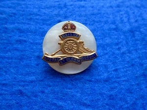 ROYAL ARTILLERY MOTHER OF PEARL & ENAMEL SWEETHEART BROOCH - Picture 1 of 2