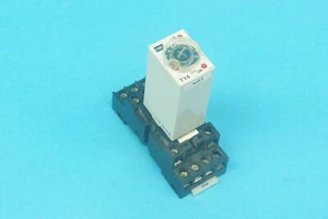 IMO TY4 on-delay plug-in timer 110VAC 10 minutes 4CO contacts with ZP15.4 socket - Bild 1 von 2