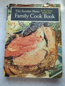 Vintage 1962 The Sunday News Family Cook Book by Alice Petersen & Ella Elvin - Imagen 1 de 19