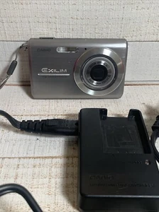 Casio EXILIM EX-Z75 7.2 MP Digital Camera ONLY Silver NICE (NO BATTERY) WORKING - Picture 1 of 5