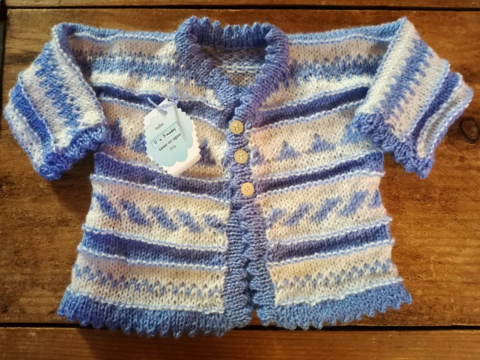 Jersey- chaqueta bebé punto. Hecho a mano. Realizado en lana grecas. 0-3 meses - Imagen 1 de 1
