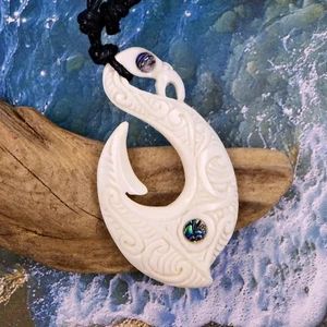 Collana Ciondolo Maori Manaia Pesce Gancio Cercatore Verità Hei Matau Surfer Gioielli - Foto 1 di 4