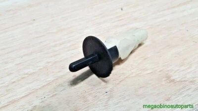 Interruptor de luz de cortesía puerta entreabierta Chevrolet Pollak 15726710 OEM C109 Foto 1 de 3