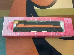 HO Scale Atlas Milwaukee Road U33C Locomotive #5703 New Including Paperwork Look - Picture 1 of 11