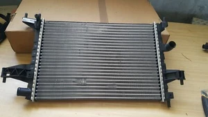 HELLA 8MK376714361 RADIATORE RAFFREDD. MOTORE OPEL COMBO - RADIATOR - Imagen 1 de 3