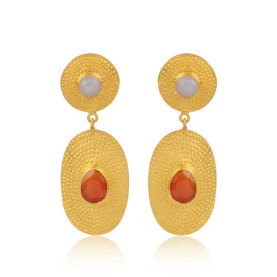 Pendientes enchapados en oro hechos a mano con piedras preciosas de ónix rojo con piedra lunar arco iris para mujer Foto 1 de 4