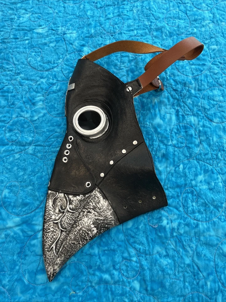 Máscara Plague Doctor Usada Negra Con Cruz De Colección Buen Estado Envío Rápido Foto 1 de 4