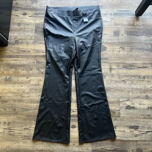 Torrid Damen Signature Taille schwarz Kunstleder schmal Bootcut Hose Gr. 1 Neu mit Etikett - Bild 1 von 9