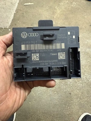 2011-2015 Audi Q7 OEM Left Front Door Control Module 4F0959793 Foto 1 de 4