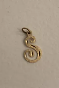 14K yellow Gold Charm Necklace S Pendant - Picture 1 of 1