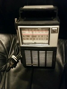 Vtg GE Portable Radio AM FM GENERAL ELECTRIC Model 7-2929A 4-Bandtv Sound tested - Picture 1 of 7
