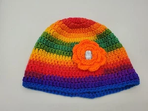 PRIDE Regenbogen handgestrickte Mütze mit Blume mehrfarbig gestreift Handarbeit Einheitsgröße - Bild 1 von 6