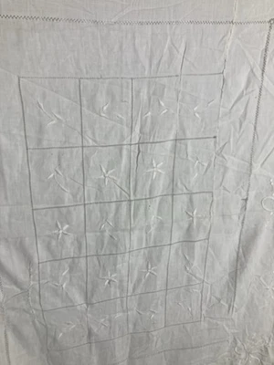 Funda nórdica vintage de algodón blanco - bordada a mano con corte floral 46x56"" Foto 1 de 4