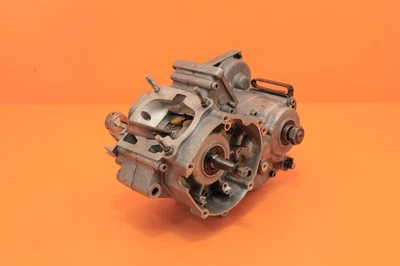 2001 01 YZ125 YZ 125 OEM Engine Crankcase Set Crankshaft Transmission Gearbox - Image 1 of 4