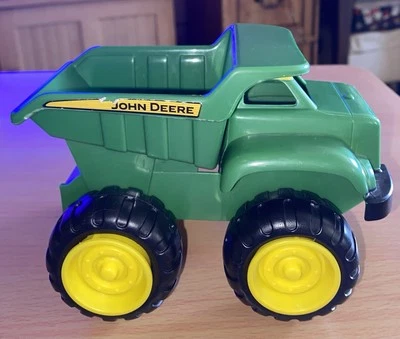 John Deere Ertl Big Scoop Dump Truck 6" 2012 - Image 1 of 4