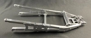NEU GEN APRILIA RSV4 & TUONO 1000 / TUONO 1100 2009-2016 SATTELSTÜTZE 858849 - Bild 1 von 6