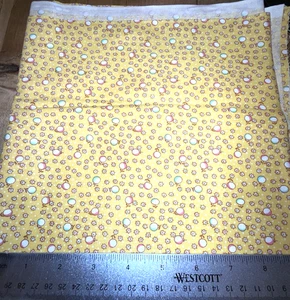 RIPRODUZIONE QUILT ANNI 30 COTONE-WINDHAM TESSUTI LIBRO DI FIABE 33" X 42" FRUTTA GIALLA - Foto 1 di 2