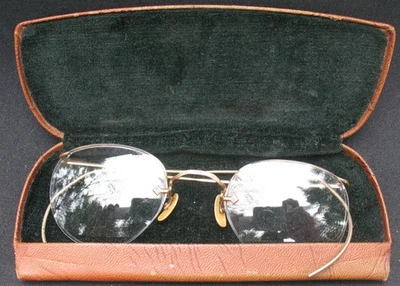 Ant Goldtoned Rimless Eyeglasses Spectacles in Unmarked Hard Case - Image 1 of 4