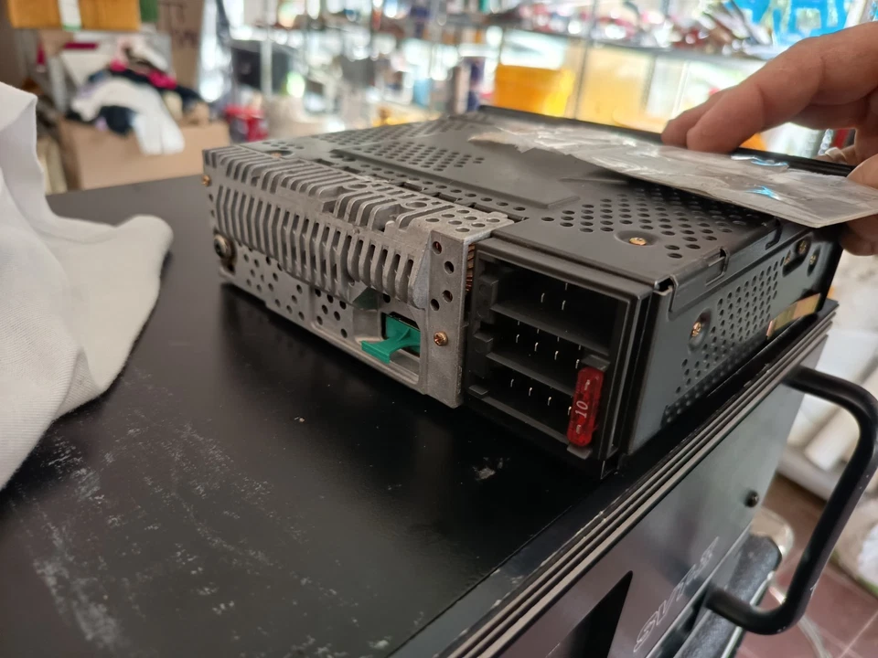 MERCEDES BENZ AUDIO 10 MF2199 Autoradio CD  R129 W124 W140 W210 A1708200186 top - Bild 1 von 4