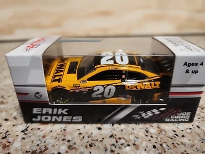 Eric Jones 2018 1:64 #20 Dewalt Toyota Camry por Action Racing Foto 1 de 3