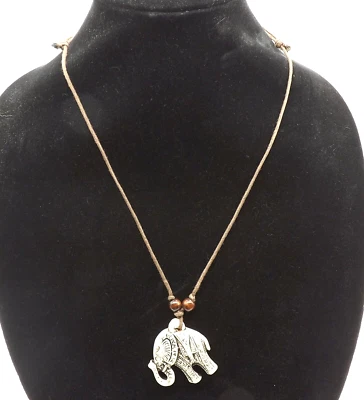 Collar Colgante Forma Elefante Tallado Ajustable Resina Cuerda con Cordón Damas Hombres Foto 1 de 4