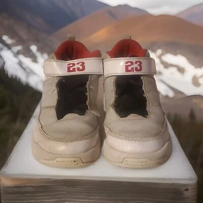 Zapatos Air Jordan Max Aura 3 Blanco Rojo Universitario Niños Talla 1Y DA8023-105 Foto 1 de 4