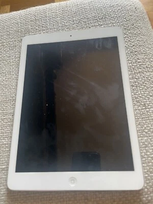 Apple iPad 6 Generazione 9.7" 128GB Wi-Fi Tablet - Grigio Siderale - Immagine 1 di 4