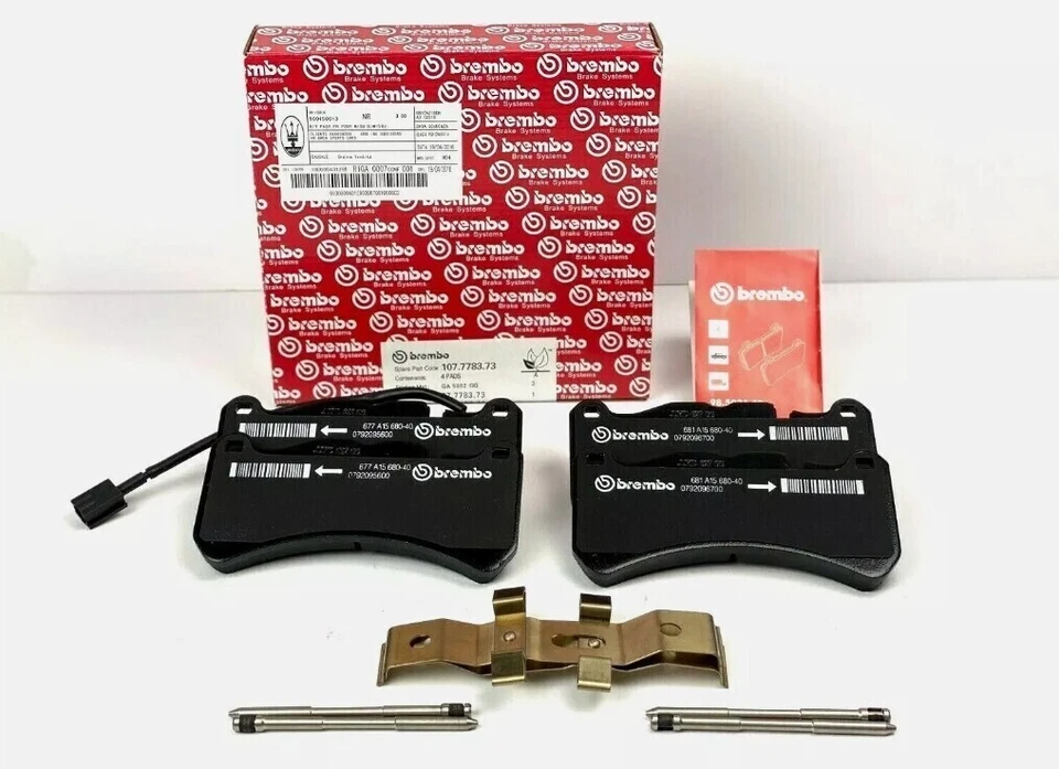 Juego de pastillas de freno delanteras OEM nuevo para Maserati Ghibli Quattroporte 13-2016 673010331 Foto 1 de 3