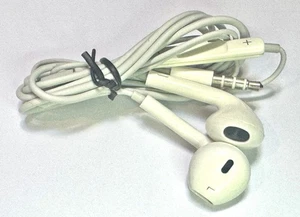 Apple EarPod Headphones with microphone 3.5mm Plug for older iPhone iPod - Picture 1 of 3