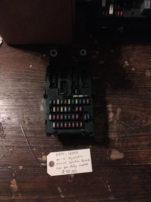 2006-2011 Hyundai Accent Instrument Panel Junction Block Fuse Box OE 91950-1G040 - Image 1 of 3