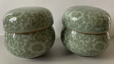 Juego de infusor de té asiático vintage para remojar té suelto dos tazas tapas y coladores Foto 1 de 4