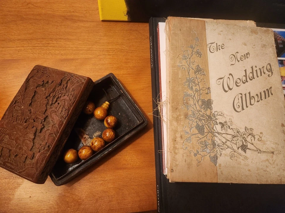 Una antigua caja de cinabrio tallada china es un tesoro lleno de historia y arte Foto 1 de 4