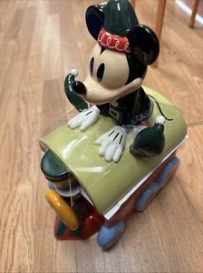 Tarro de galletas Disney Parks Elf Mickey Mouse en tren vacaciones de Navidad nuevo en caja 2024 - Imagen 1 de 5