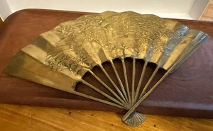 Ventaglio a mano vintage ottone massiccio stile orientale rialzato drago fenice decorazione parete - Foto 1 di 4