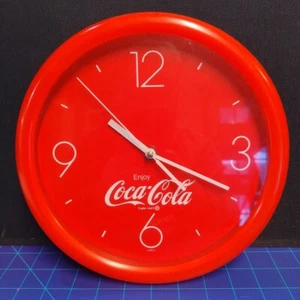 Vintage 80er 90er Kunststoff Post Modern 10 Zoll Coca Cola Rot Wanduhr - Bild 1 von 4